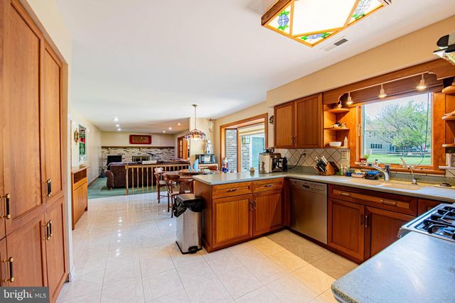 1025 CARRIAGE LN, Blue Bell, PA 19422