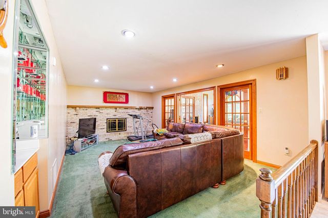 1025 CARRIAGE LN, Blue Bell, PA 19422