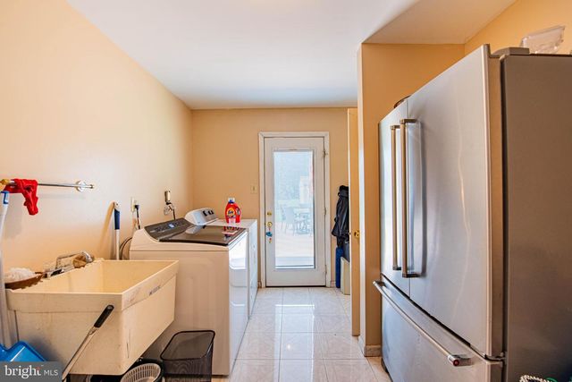 1025 CARRIAGE LN, Blue Bell, PA 19422