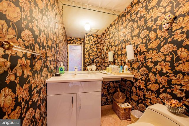 1025 CARRIAGE LN, Blue Bell, PA 19422