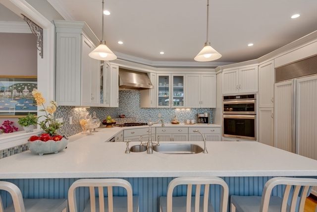 89 Green St, Needham, MA 02492