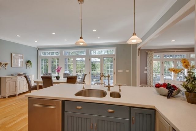 89 Green St, Needham, MA 02492
