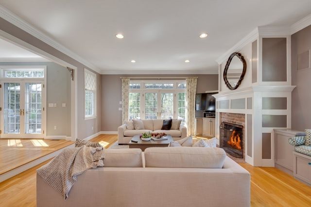 89 Green St, Needham, MA 02492