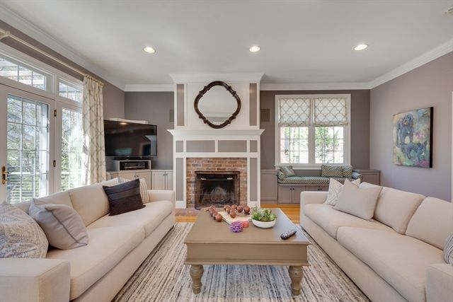 89 Green St, Needham, MA 02492