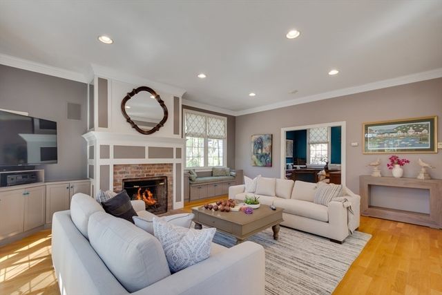 89 Green St, Needham, MA 02492