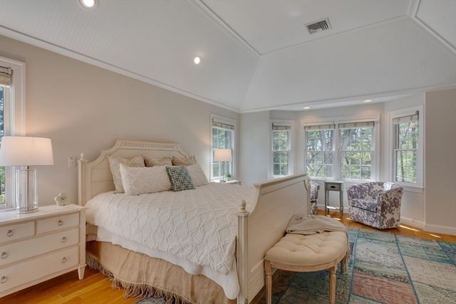89 Green St, Needham, MA 02492