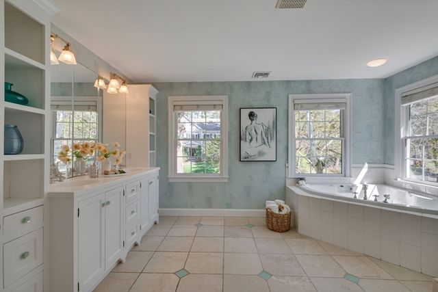 89 Green St, Needham, MA 02492