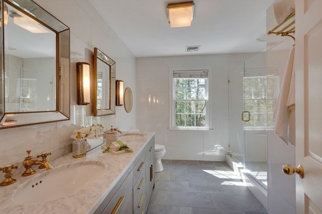 89 Green St, Needham, MA 02492