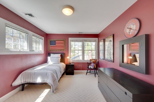 89 Green St, Needham, MA 02492