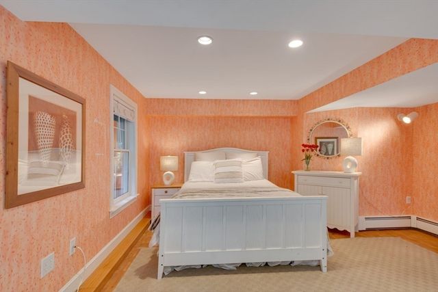 89 Green St, Needham, MA 02492
