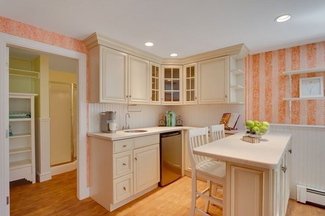 89 Green St, Needham, MA 02492