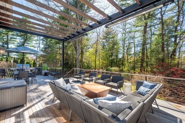 89 Green St, Needham, MA 02492