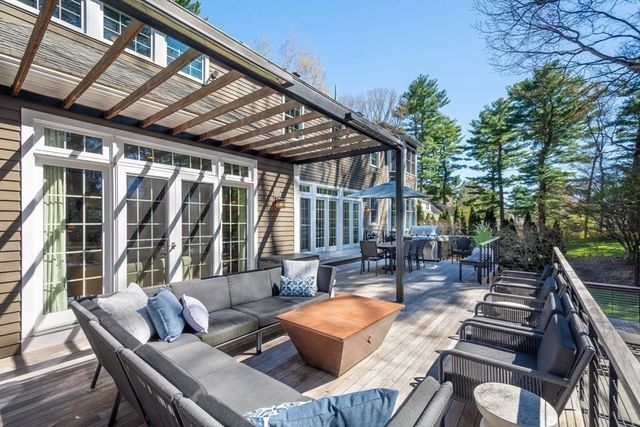 89 Green St, Needham, MA 02492