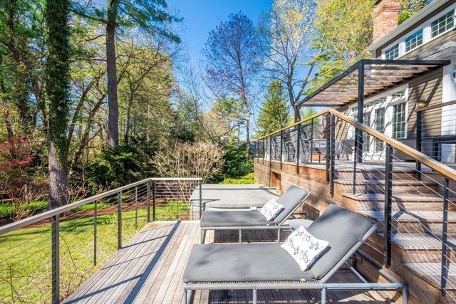 89 Green St, Needham, MA 02492