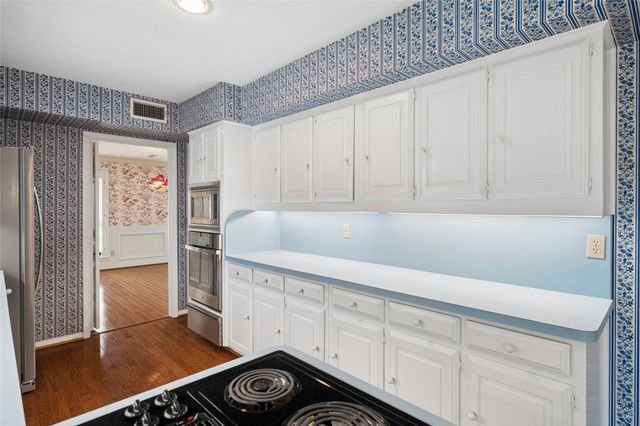 2723 Lawtherwood Court, Dallas, TX 75214