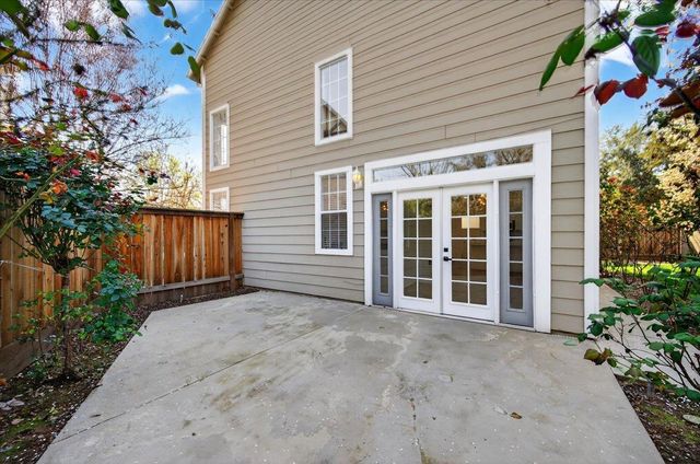 1079 E Monticello Circle, Fresno, CA 93720