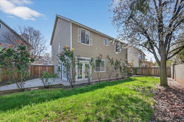 1079 E Monticello Circle, Fresno, CA 93720