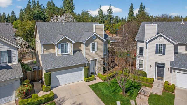1079 E Monticello Circle, Fresno, CA 93720