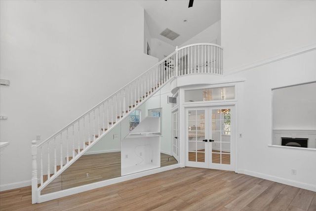 1079 E Monticello Circle, Fresno, CA 93720