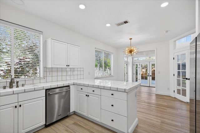 1079 E Monticello Circle, Fresno, CA 93720