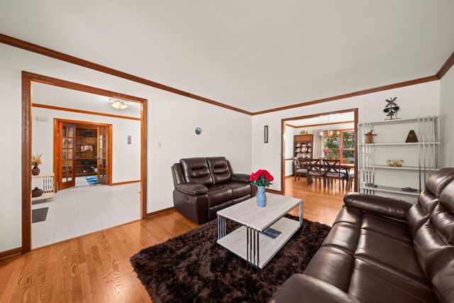 2205 Brown Court, Naperville, IL 60565