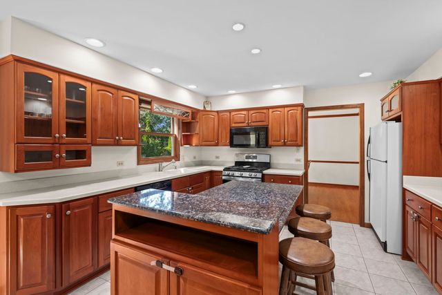 2205 Brown Court, Naperville, IL 60565