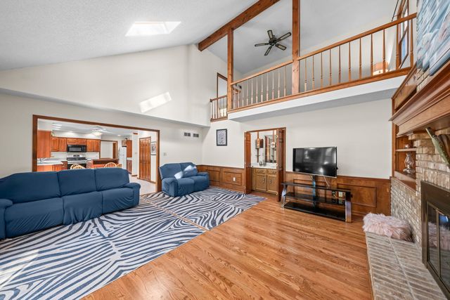 2205 Brown Court, Naperville, IL 60565