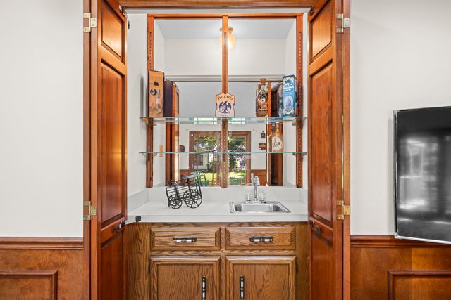 2205 Brown Court, Naperville, IL 60565