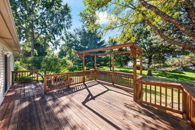2205 Brown Court, Naperville, IL 60565