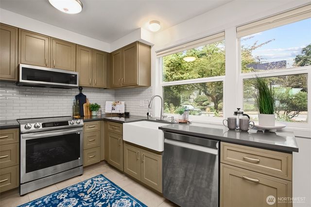 201 28th Avenue, Seattle, WA 98122