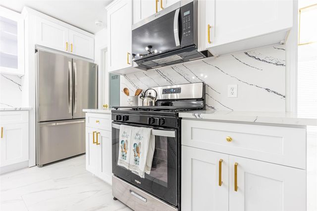 15802 Edenvale Street, Friendswood, TX 77546