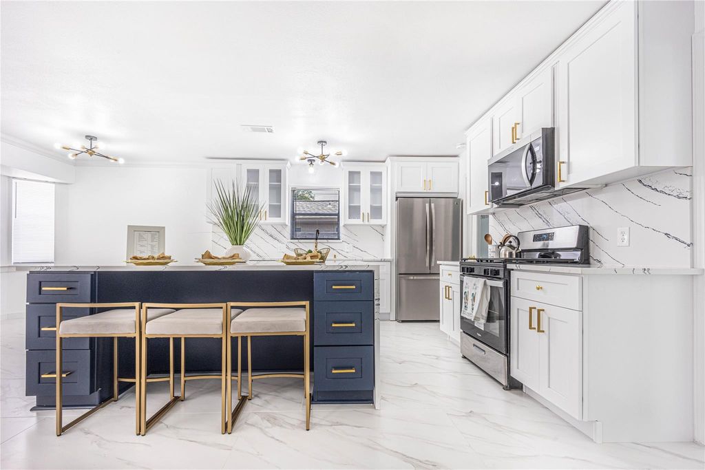 15802 Edenvale Street, Friendswood, TX 77546