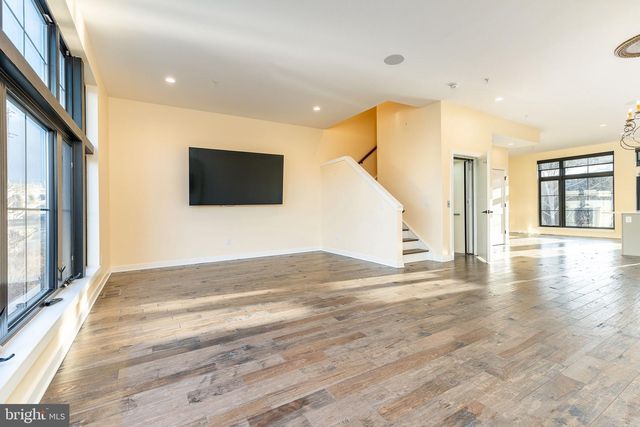 4523 RIVERSIDE WAY, Philadelphia, PA 19127