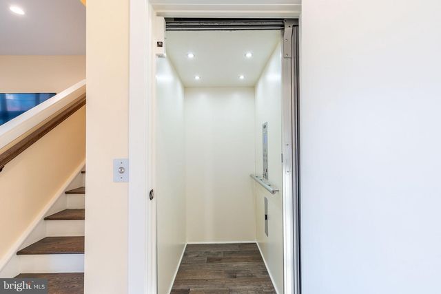 4523 RIVERSIDE WAY, Philadelphia, PA 19127