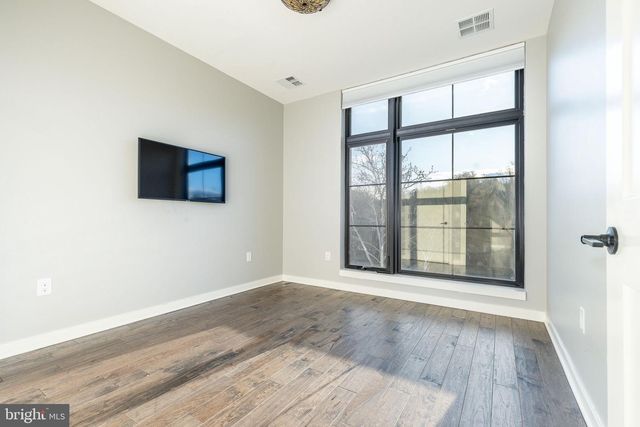 4523 RIVERSIDE WAY, Philadelphia, PA 19127