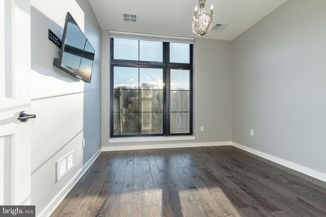 4523 RIVERSIDE WAY, Philadelphia, PA 19127