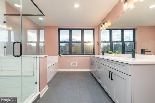 4523 RIVERSIDE WAY, Philadelphia, PA 19127