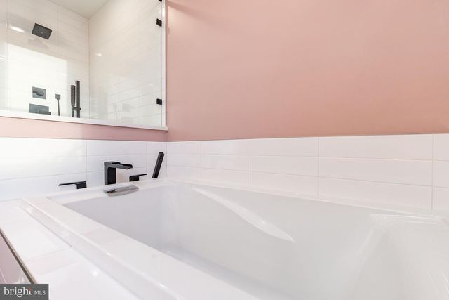 4523 RIVERSIDE WAY, Philadelphia, PA 19127