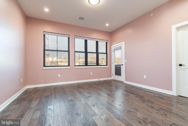 4523 RIVERSIDE WAY, Philadelphia, PA 19127