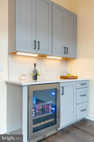 4523 RIVERSIDE WAY, Philadelphia, PA 19127