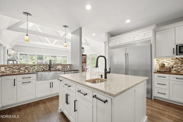 30062 Morningside Drive, Perrysburg, OH 43551