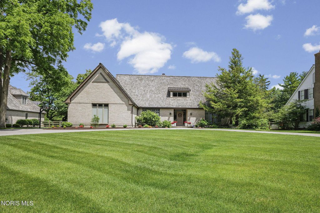 30062 Morningside Drive, Perrysburg, OH 43551