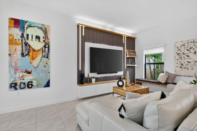 873 NW 3rd Way, Pompano Beach, FL 33060