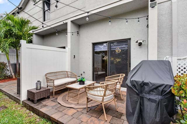 873 NW 3rd Way, Pompano Beach, FL 33060