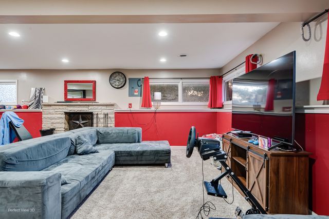 1104 New Haven Avenue, Aurora, IL 60506