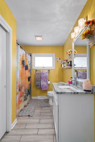 1104 New Haven Avenue, Aurora, IL 60506