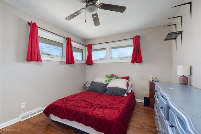 1104 New Haven Avenue, Aurora, IL 60506