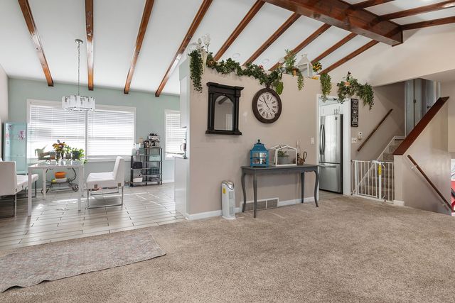 1104 New Haven Avenue, Aurora, IL 60506