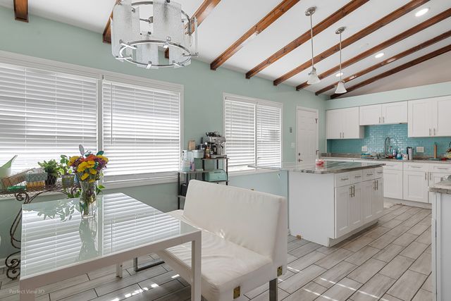 1104 New Haven Avenue, Aurora, IL 60506