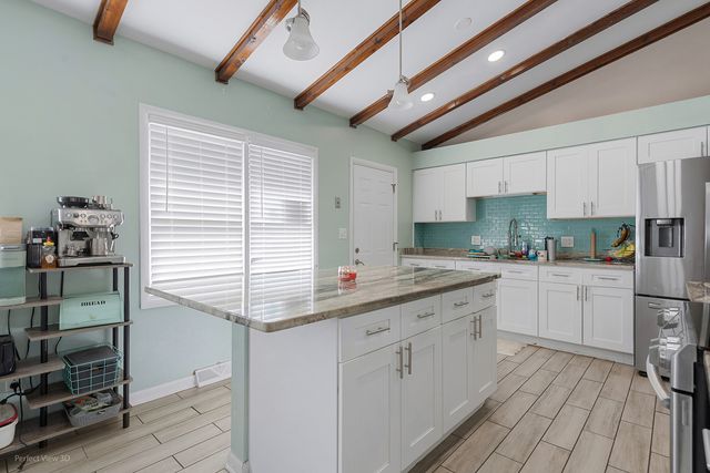 1104 New Haven Avenue, Aurora, IL 60506